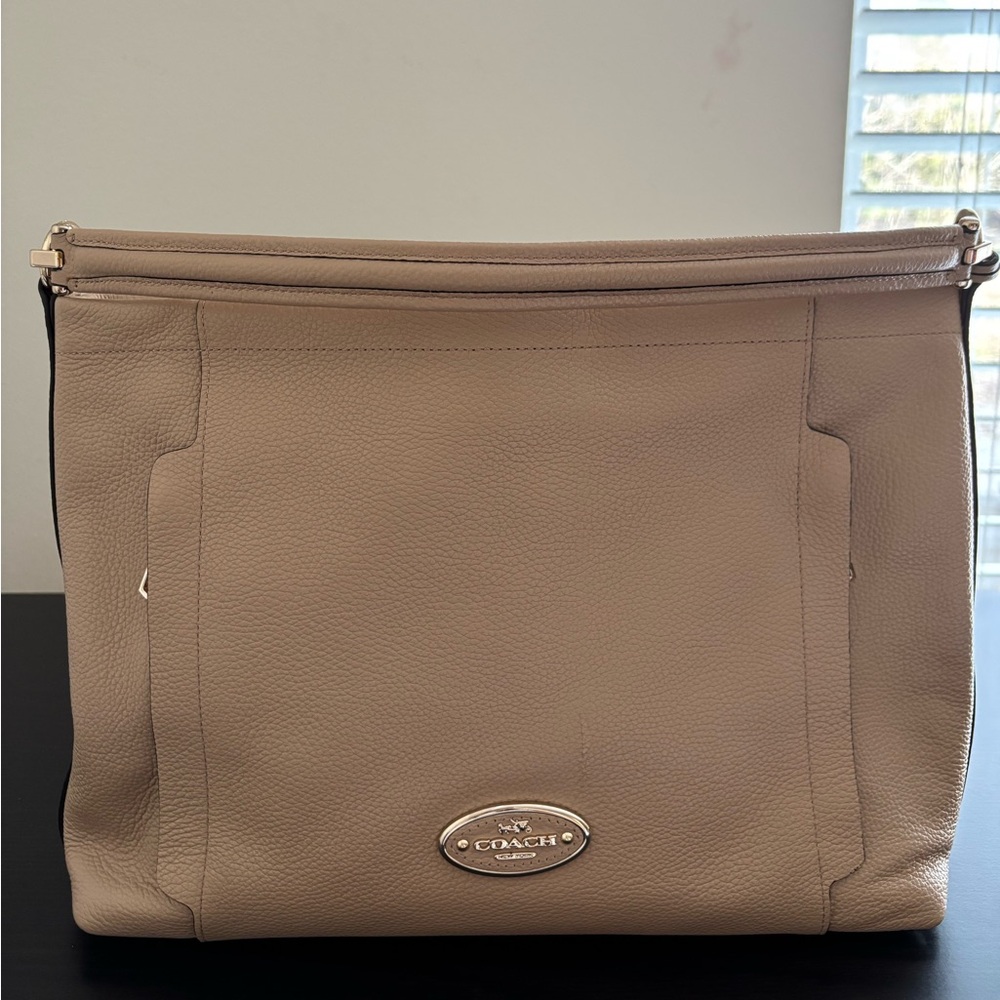 Elegant Beige Leather Handbag